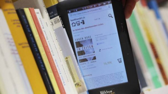 La bajada del IVA en el libro electrónico se aplica de forma irregular