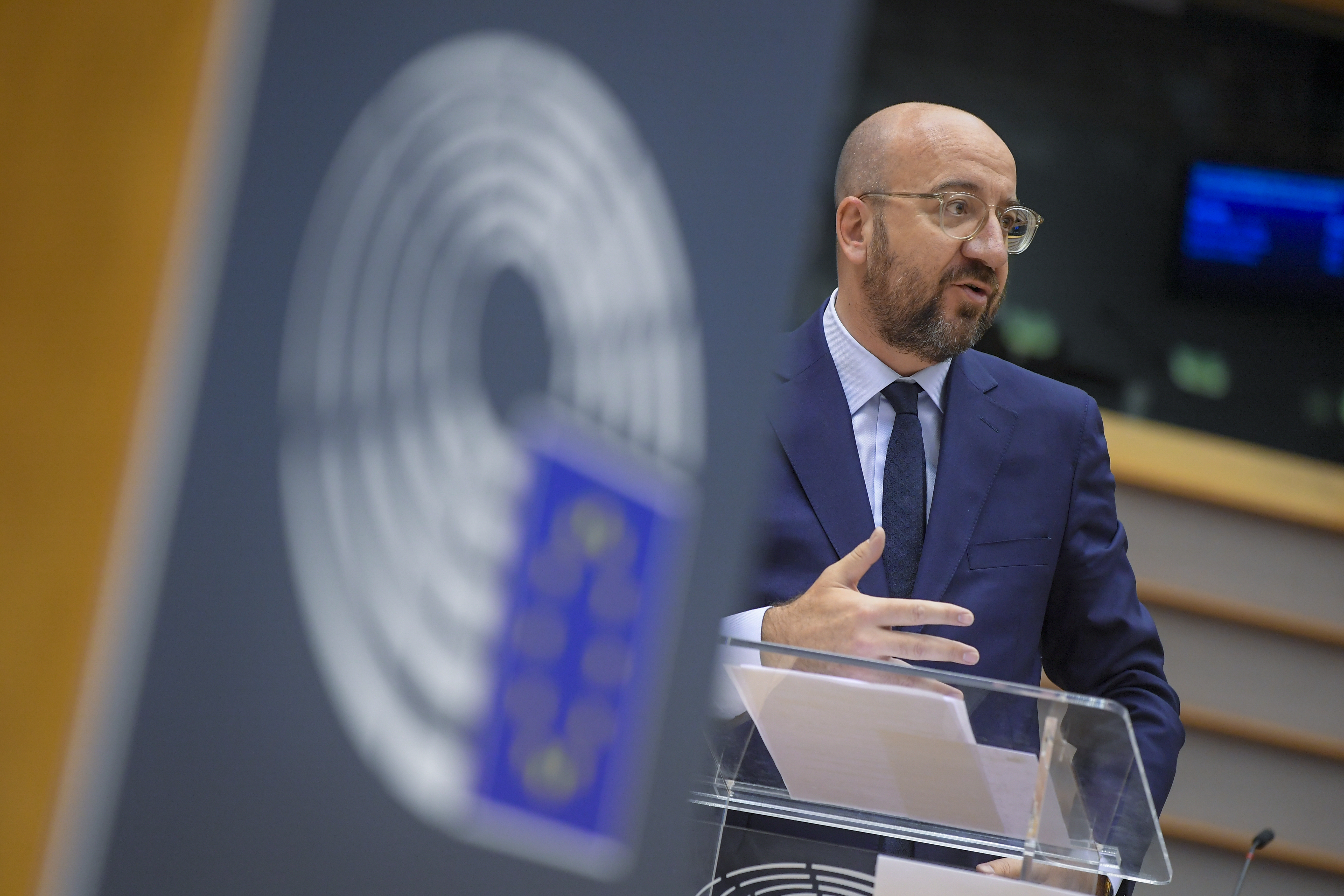 Los líderes de la UE concluyen su cumbre sin grandes avances sobre el fondo de recuperación
