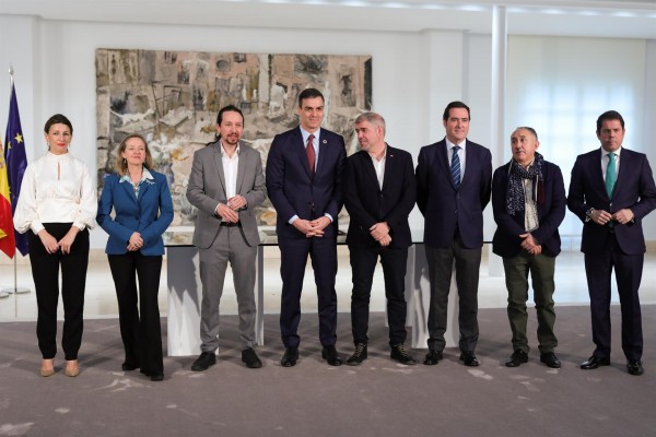 Sánchez, patronal y sindicatos coinciden en la necesidad de un pacto de reestructuración en España
