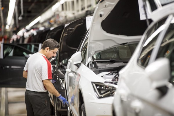 La producción de vehículos en España se hunde un 45% en marzo y tendrá un volumen 