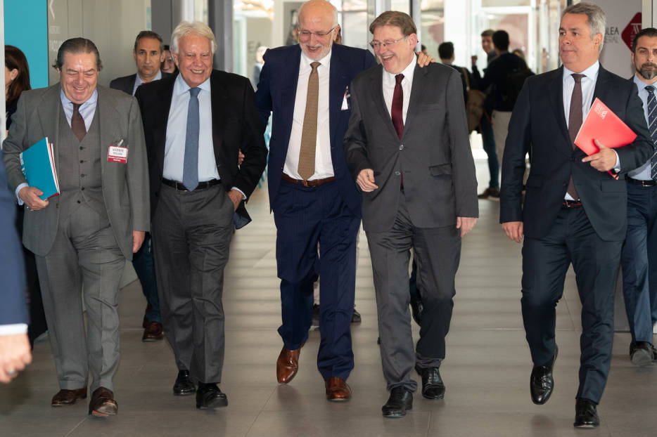 Vicente Boluda, Felipe Gonzalez, Juan Roig, Ximo Puig y Diego Lorente, en la asamblea de AVE de 2020. Foto: KIKE TABERNER - 