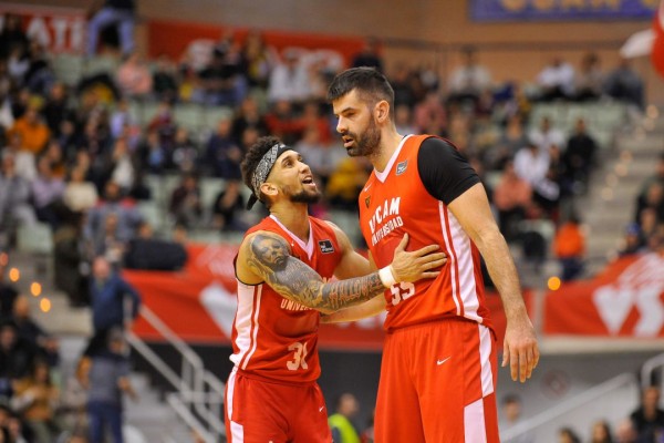 Booker, Larentzakis y James preparan las maletas para volver a sus países desde Murcia