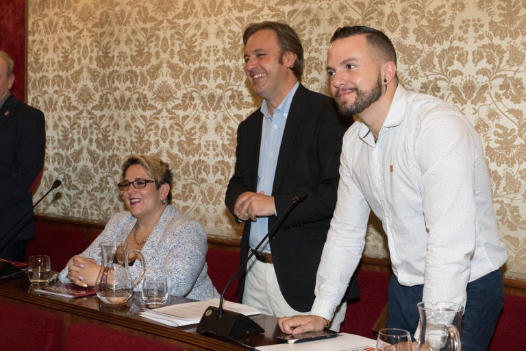 Los ediles de Compromís, Natxo Bellido y Rafa Mas, en un pleno, junto a la edil de Unides Podem, Vanessa Romero. Foto: PEPE OLIVARES - 