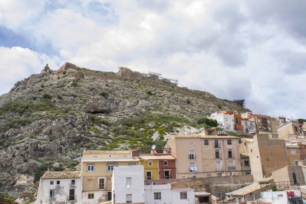 El castillo de Xixona, la Casa Rovira y el CEIP Sagrada Familia reanudan sus obras