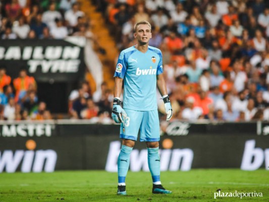 Jasper Cillessen cumple 31 años confinado y no asentado en el Valencia