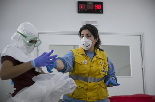 El Supremo ordena al Gobierno distribuir EPI a sanitarios e informarle de sus medidas cada 15 días