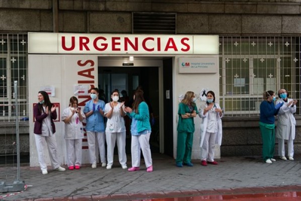 El Supremo ordena al Gobierno distribuir EPIs a sanitarios e informarle de sus medidas cada 15 días