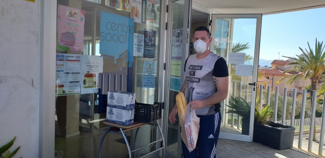 117 escolares reciben lotes de comida del Ayuntamiento de La Nucía

