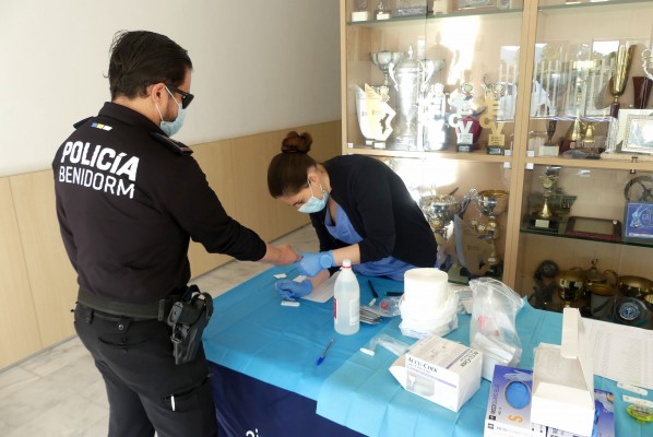 Benidorm comienza a hacer test rápidos a fuerzas de seguridad y personal de servicios esenciales