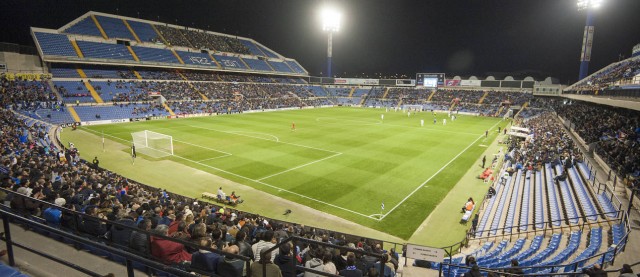 El Hércules homenajea víctimas con bandera a media asta en el estadio
