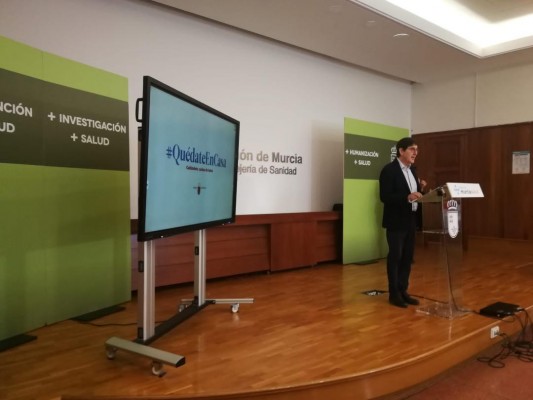Unos 1.100 sanitarios están en aislamiento por usar las mascarillas defectuosas del Ministerio