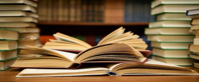 Las bibliotecas de Murcia 'recetan' lecturas para el Día del Libro