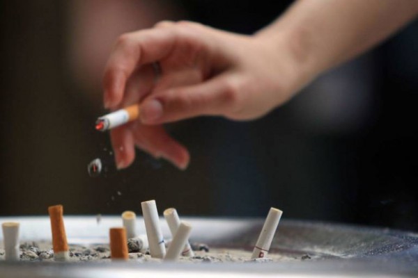 Un informe de Sanidad avisa de que los fumadores son más vulnerables a contraer el Covid-19