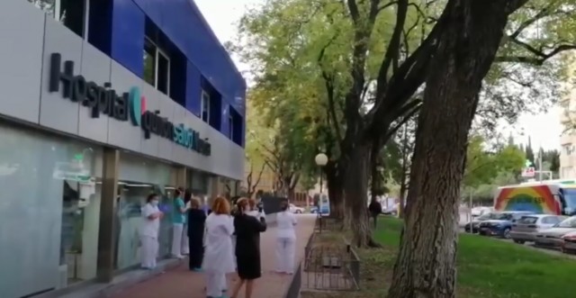 Oleada de aplausos en Quirónsalud Murcia
