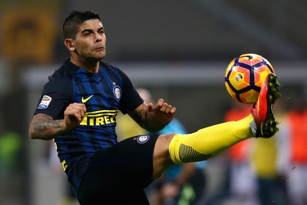 El Inter confirma el acuerdo para el traspaso de Banega al Sevilla