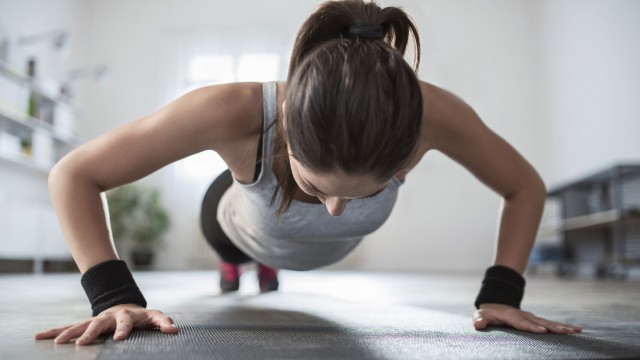 ¡Mantente activo en casa! Sigue esta rutina de ejercicios lunes, miércoles y viernes