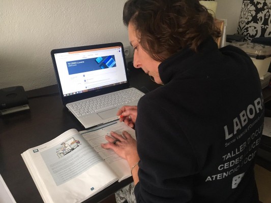 Los talleres de asistencia sociosanitaria de los centros Cedes retoman las clases en formato online