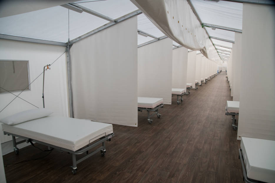  Los hospitales de campaña empezarán a recibir pacientes 
