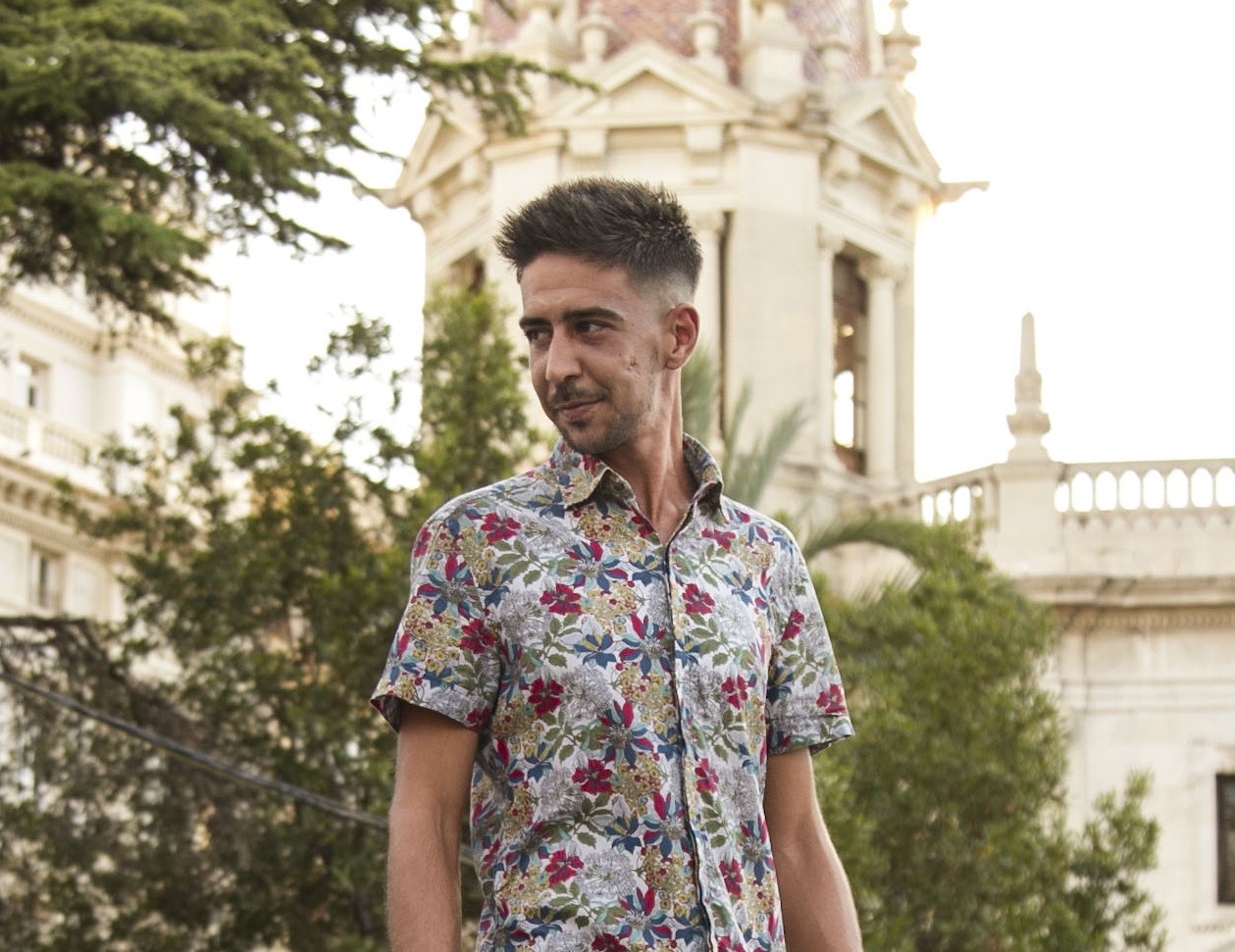 El cantant valencià Jonatan Penalba llança 'M'aclame a tu'