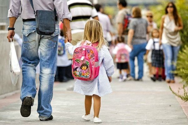 Los padres pueden solicitar centro escolar por vía telemática aunque el plazo está en 'pausa' 