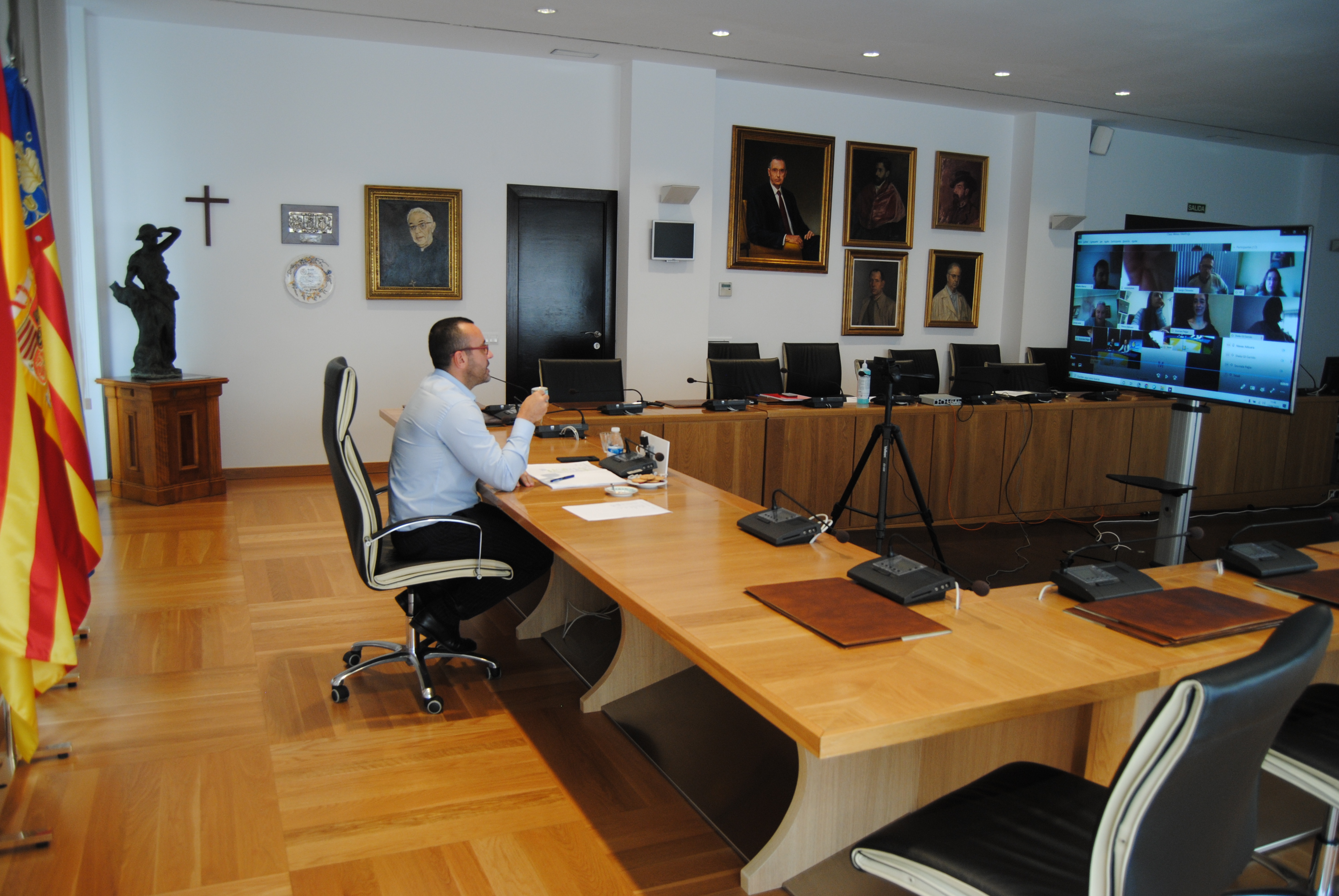 El alcalde José Benlloch, durante su primera rueda de prensa telemática, atiende a los medios. - 