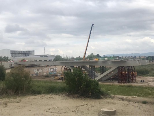 El nuevo puente sobre el río Guadalentín en Lorca ya muestra su estructura