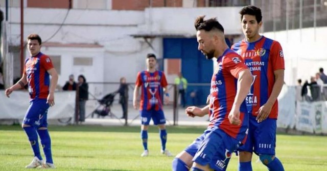 Chino, capitán del Yeclano: 