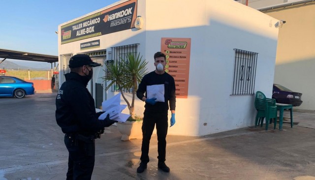 Almenara reparteix 2.000 màscares entre els comerços i xicotetes empreses de la localitat