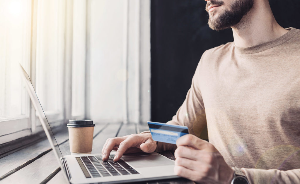 BBVA permite aplazar el pago de los seguros y de las compras con tarjeta en España