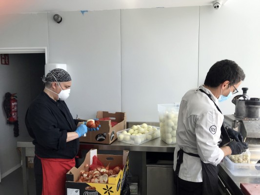 ARA pone en marcha una cocina solidaria para elaborar más de 300 comidas diarias

