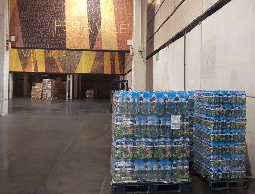 Mercadona dona botellas de agua mineral a voluntarios del Centro Logístico de Sanidad en Feria Valencia