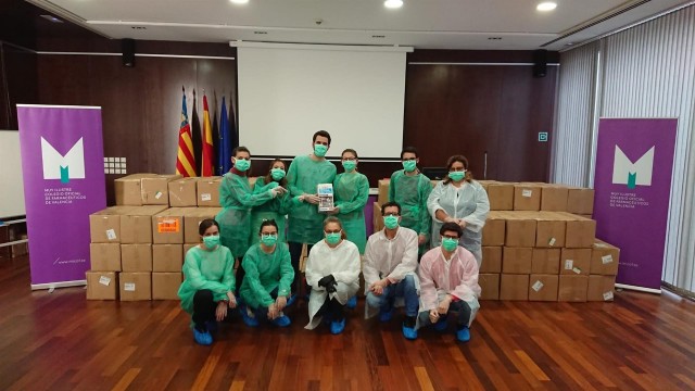 El MICOF reparte 6.000 pantallas protectoras y 50.000 mascarillas para las farmacias de Valencia
