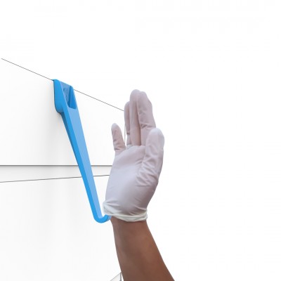 La solidaridad de la comunidad 'maker' va más allá de las mascarillas: nace el 'glove remover'