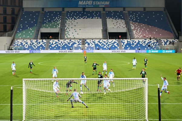 Italia plantea reanudar su fútbol en 