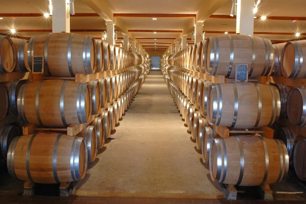 El vino resurge entre los productos estrella del 'súper' mientras las ventas se hunden por el cierre de bares