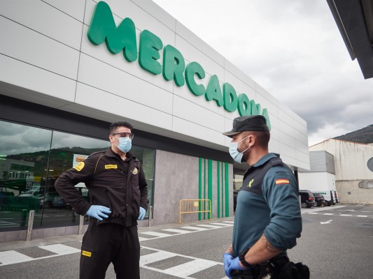 Mercadona entrega productos básicos de higiene al hospital de campaña de Ifema a través de la UME