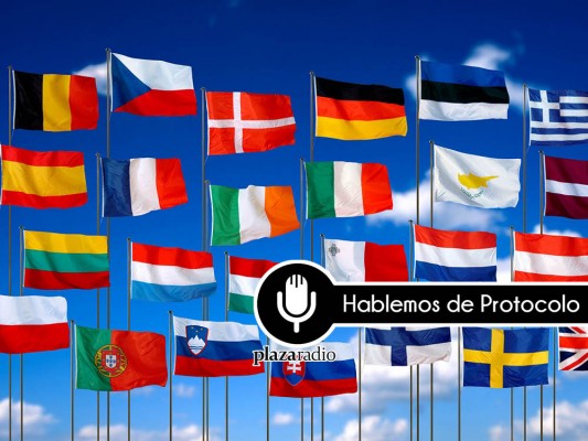 Hablemos de protocolo: La clasificación de las banderas
