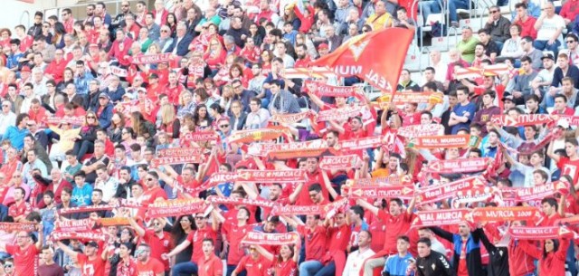 Los principales clubes de Murcia devolverán dinero de casi 30.000 abonos si no hay Liga o es sin público
