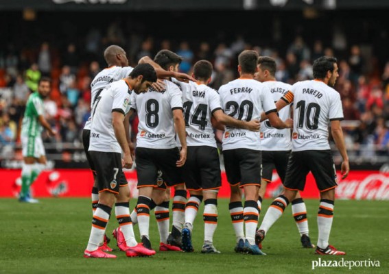 Valencia y plantilla, más cerca para evitar el ERTE