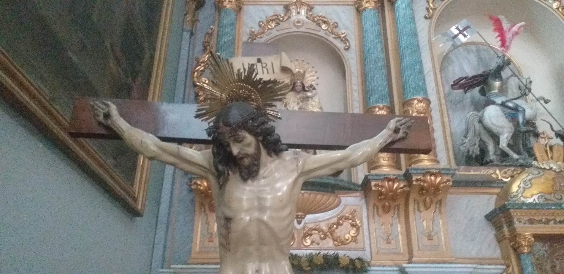 Talla de un Cristo crucificado en una iglesia valenciana.  - 