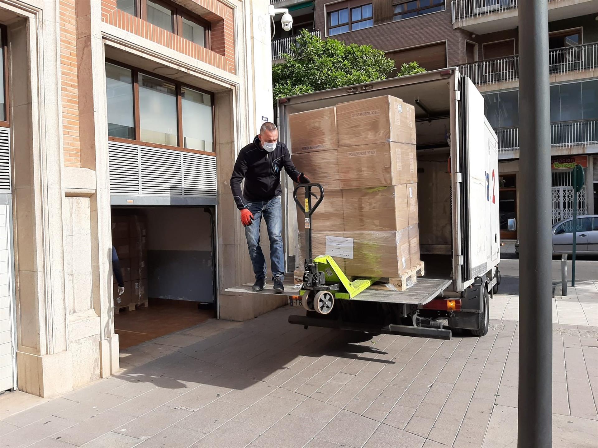 El Gobierno reparte 1.118.000 mascarillas a la Comunitat para distribuirlas a partir del martes