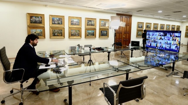 López Miras solicita que se mutualice la deuda y un plan nacional de reactivación de la economía