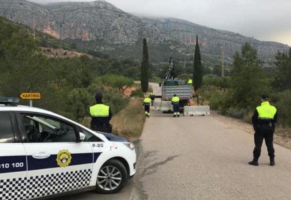Oropesa del Mar retira los bloques de hormigón que instaló para evitar éxodos a segundas residencias