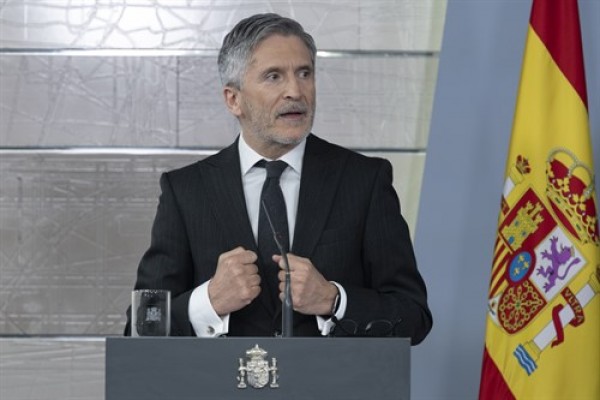 La Policía repartirá desde este lunes 10 millones de mascarillas a los que vayan a trabajar en transporte público