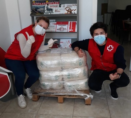 El chef Rafa Soler organiza una donación de productos de primera necesidad en la Marina Alta