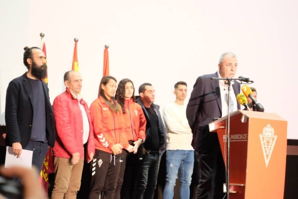 El Murcia se tambalea al no vender ni una décima parte de las acciones en su ampliación de capital