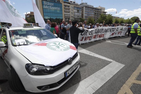Taxistas valencianos protestan de nuevo: 
