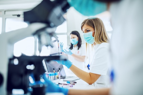 Banco Mediolanum destina 100.000 euros para la investigación sobre Covid-19
