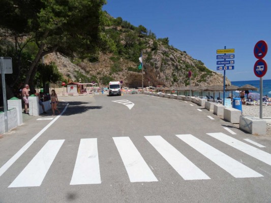 El acceso a la cala Granadella de Xàbia se cierra desde el lunes a los coches particulares
