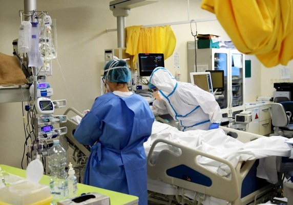 Sanidad permitirá a los familiares despedirse físicamente de sus seres queridos antes de fallecer 